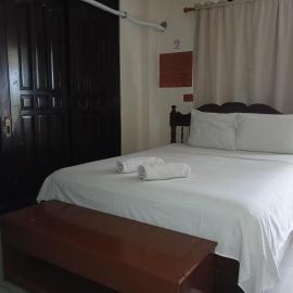 JM-RN Pensione House, hotel i Padre Burgos