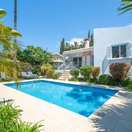 Palm Haven Coral Bay | Private Pool Bungalow, khách sạn ở Peyia