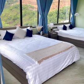 Windy Hill Homestay، فندق في دونغ فان