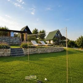 Mreznicka Idila resort- 3 riverside tiny houses with pool&jacuzzi, hotell i Galović-Selo