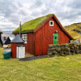 Traditional Cabin with Sea View, hotel in Stykkið