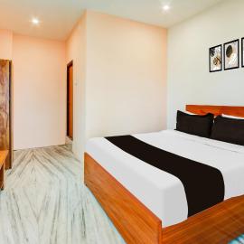 Super Hotel O Shine Inn, viešbutis mieste Varangalis