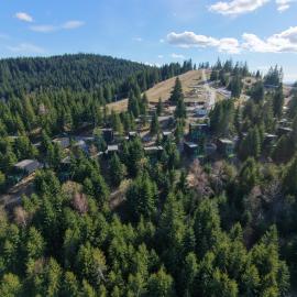 Oxygen Resort Cabin Hotels Lacu Rosu: Lacu Roşu şehrinde bir otel