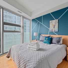 2 Bedroom Condo CN Tower & Lake View Balcony, khách sạn ở Toronto