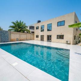 Villa Lawsmat avec piscine privée et grand jardin, hôtel à Lomé