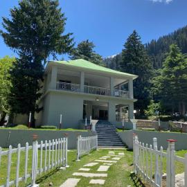 Walnut Cottage In Naran، فندق في ناران