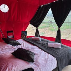 Glamping Izerska Bajka, hotel di Mirsk