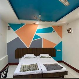 Muktai Lodge, hotel di Solapur