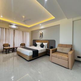 Hotel Sai Mahima, Near Sai Baba Temple, hotel di Shirdi