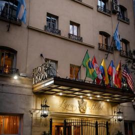 Hotel Lyon by MH، فندق في بوينس آيرس