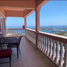 Cozy House, Ocean View, Saint Thomas, khách sạn ở Contant