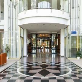 Atomis Hotel Munich Airport by Mercure, хотел в Обердинг