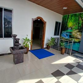 Uthaya Guest House, хотел в Mullaittivu