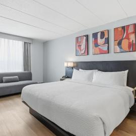 Seven Oaks Hotel Regina, SureStay Collection by Best Western，位于里贾纳的酒店