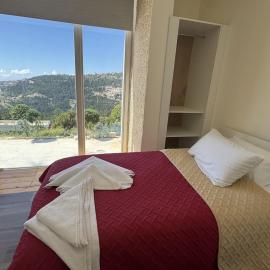 Maison Bleue - Chalet Duplex Mountain Escape，位于Mazraat et Teffâh的酒店