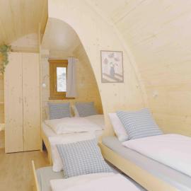 Traumhafter POD-M mit Seesicht - mit Terrasse aber ohne privates WC, hotell i Alpnach