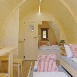 Traumhafter POD-XL mit Seesicht - inklusive privatem Bad und Terrasse, hotell i Alpnach