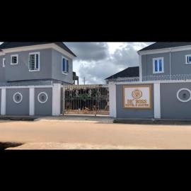 DE'BOSS hotels and suites，Okitipupa的飯店
