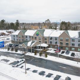 Holiday Inn Express & Suites Marquette by IHG, hótel í Marquette
