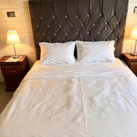 Cutting Edge Guest House, hotelli kohteessa Daranka