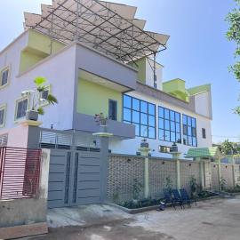 Villa meublée autonomie partielle en Energie Solaire et en Eau, hotel a Bamako