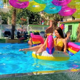 Casa Barbie Costinesti - 3 minute de Nibiru Hostel cu piscina, hotel in Costinesti