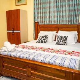Westend Arena Hotel, hotel em Trofwi