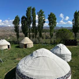 Konok Eco Farm Yurt Stay, hotell sihtkohas Kochkorka