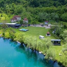 Una Meryland Rooms & Bungalow, hotel u gradu 'Kulen Vakuf'