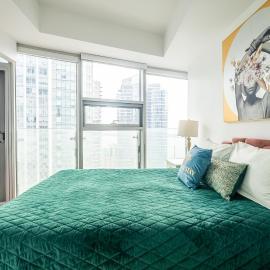 Gorgeous 2 Bedroom 2 Bath Condo in the Heart of Downtown, hotel di Toronto