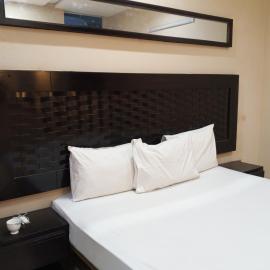 Fivee Hotel Model Town Multan, hotell i Multan