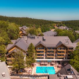Forest Park Resort & SPA、シフィエラドゥフ・ズドルイのホテル
