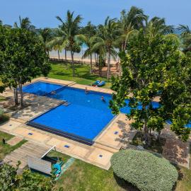 Oceanfront condo 3-2-01- Nilaveli, hotell i Nilaveli