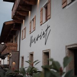 NEUWIRT - Boutiquehotel & Wirtshaus, hotel Bad Vigaunban