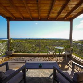Starfruit Condo with ocean view in Kombawa Domaine,泰尔斯贝斯的飯店