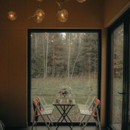 Briežu Stacija Forest Cabin with Hot Tub, hotel din Līgatne