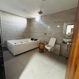 Hotel Mb Prime، فندق في Udvāda
