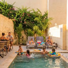 Mosta Stays by Zzzing, hotel sa Mosta
