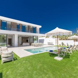 Ocean Whispers Villas, hotel Paralímniben