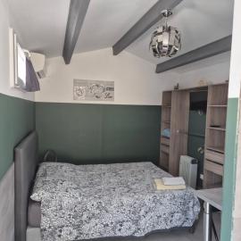 Studio cosy avec cour, hotel en Arles