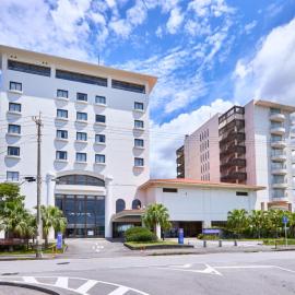 Hotel Yugaf Inn Okinawa، فندق في ناغُو