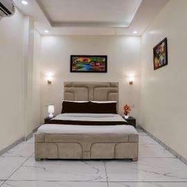 Super Hotel O Clock Tower Dehradun Formerly Dooncity Suites: Dehradun şehrinde bir otel