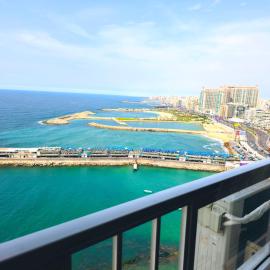 Gleem Luxury Condo Direct Sea view G18, hotel em Alexandria