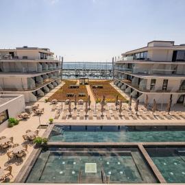 BIRGÉS HOTEL Lifestyle and View