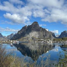 Lofoten Bed & Breakfast Reine - Rooms & Apartments, hôtel à Reine