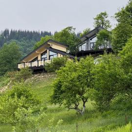 Mountain soul hub будиночок на схилі, hotel in Krasnik