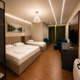Hotel Muja, מלון בRinas