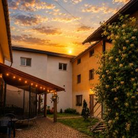 Guest House Mandrivnyi Rooms&Apartments, hotel i Yasinia