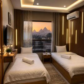 Lava pyramids hotel, hotel en El Cairo