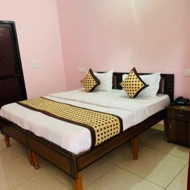Hotel Mahadev Home-Stay !! Near Chandigarh It'l Airport